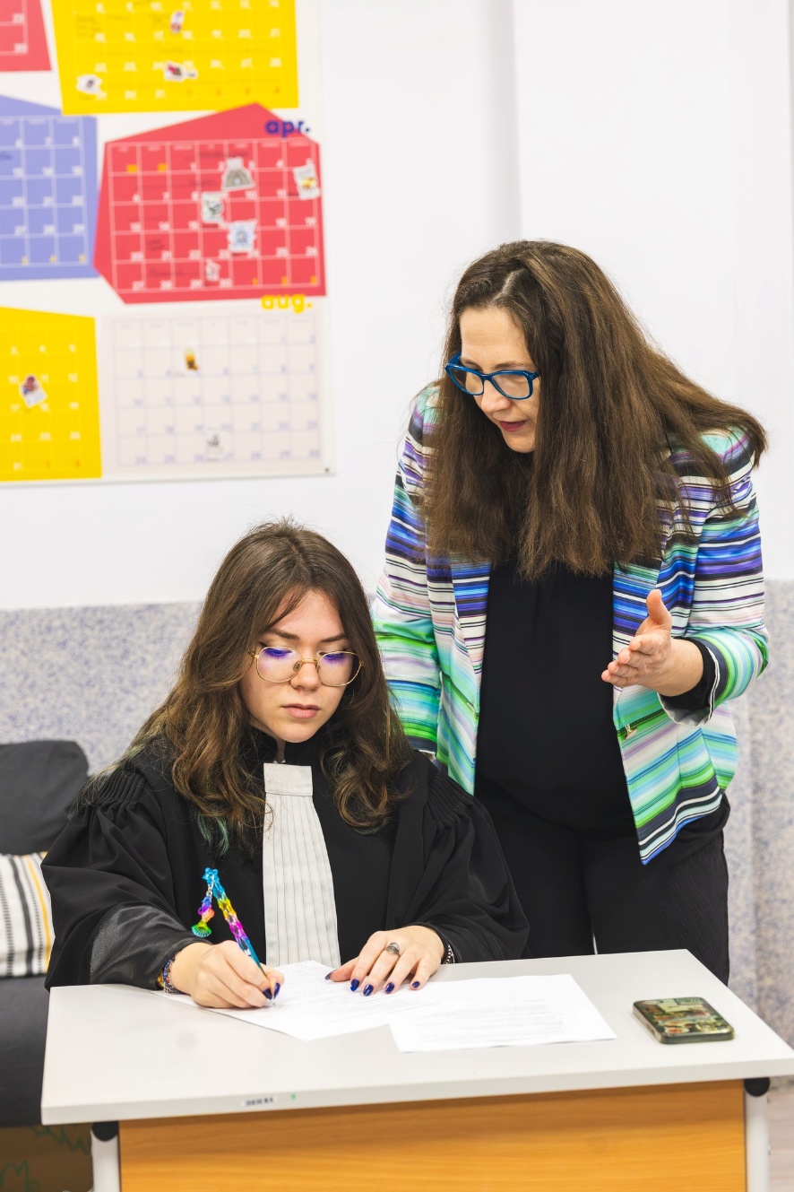 Imagine Educație prin activități practice – proces penal simulat realizat cu elevi de la Liceul Româno-Finlandez din București